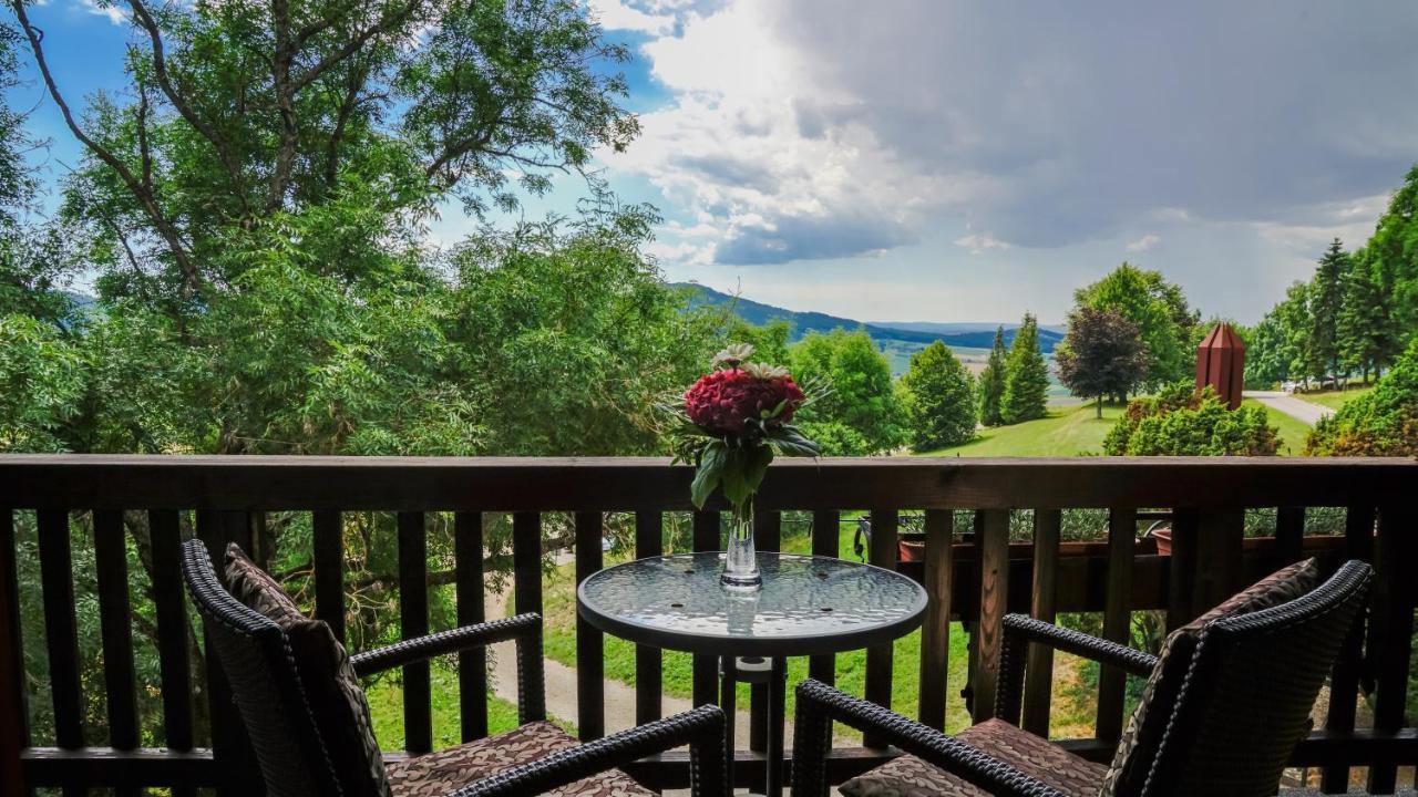 Hotel Hofgut Hohenkarpfen Hausen ob Verena Dış mekan fotoğraf